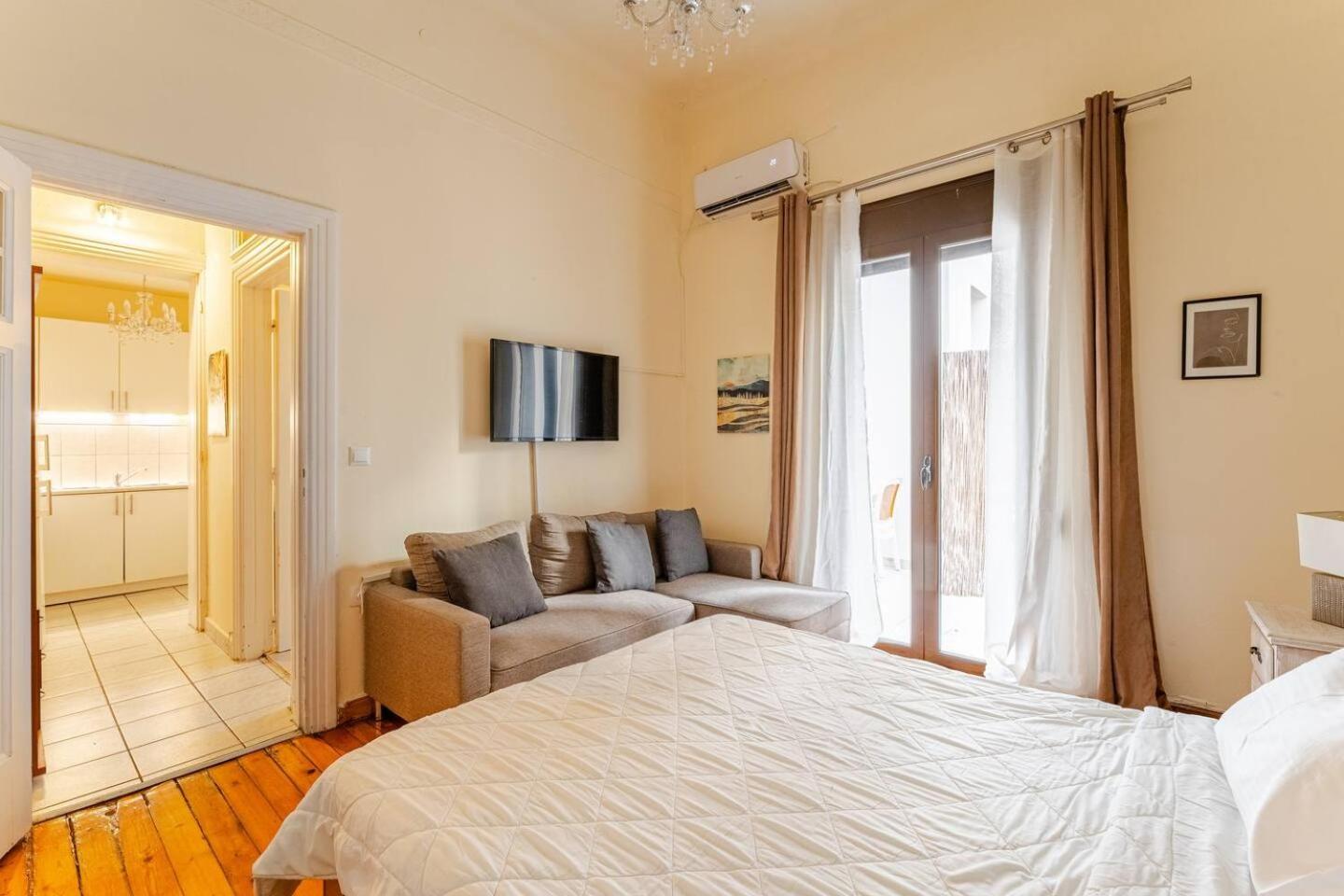 Apartment John's Athenian Beauty 45m2 , Metro 7' Athens