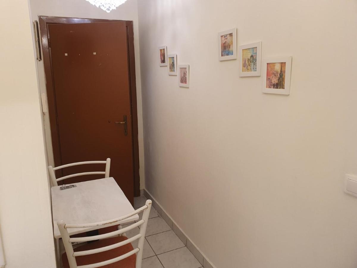 John's Athenian Beauty 45m2 , Metro 7' *