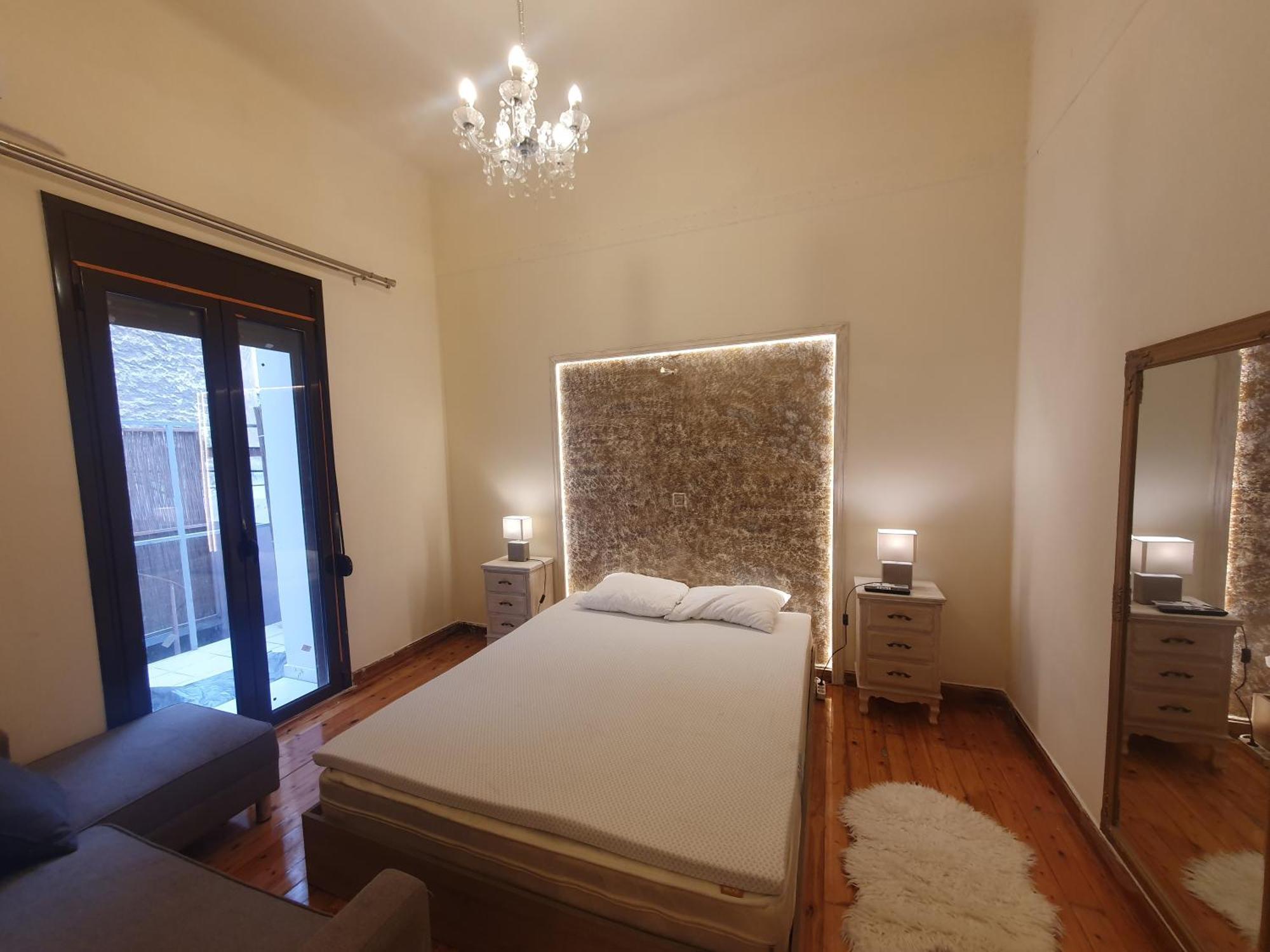 John's Athenian Beauty 45m2 , Metro 7' Apartment *