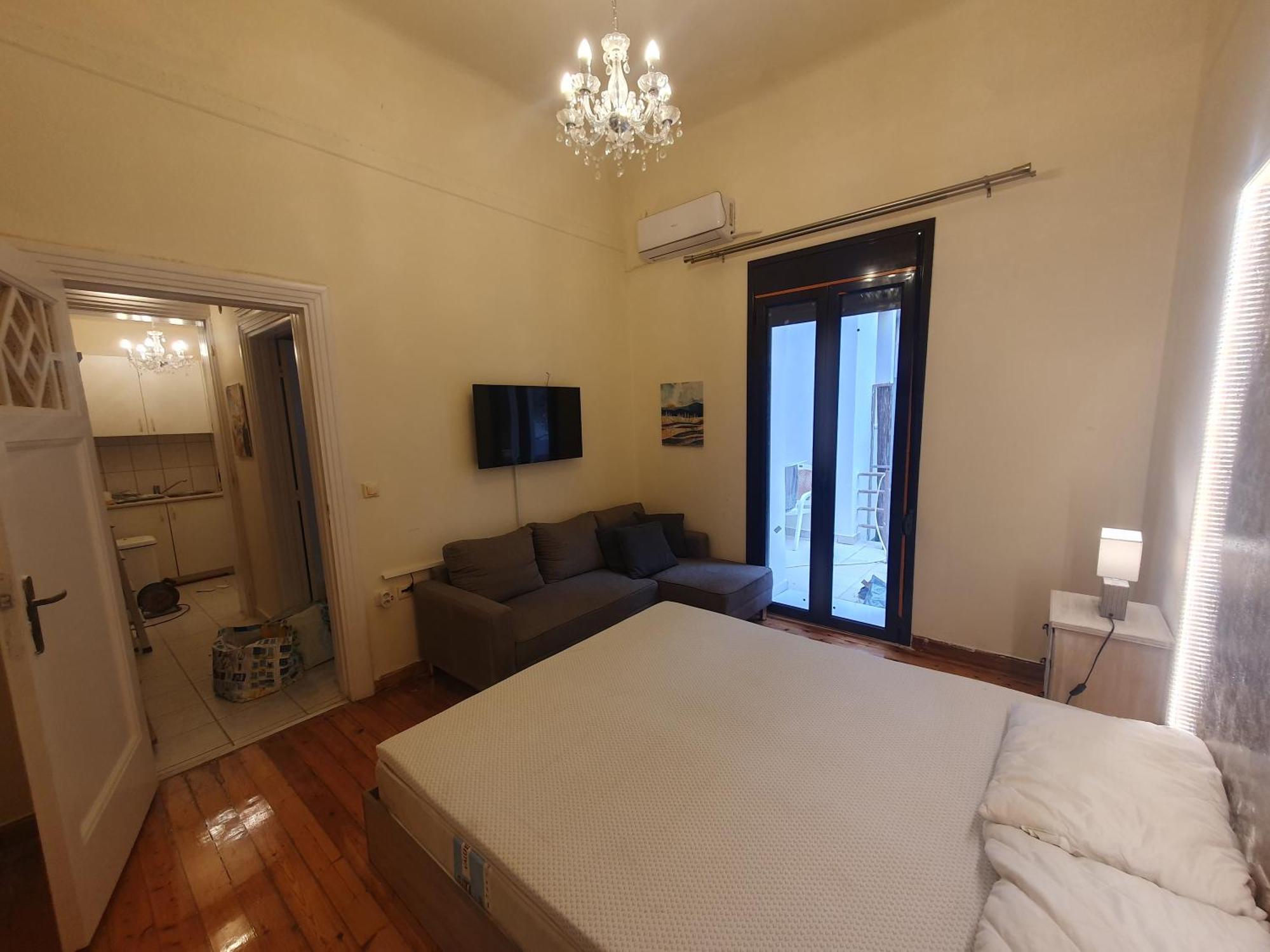 John's Athenian Beauty 45m2 , Metro 7'