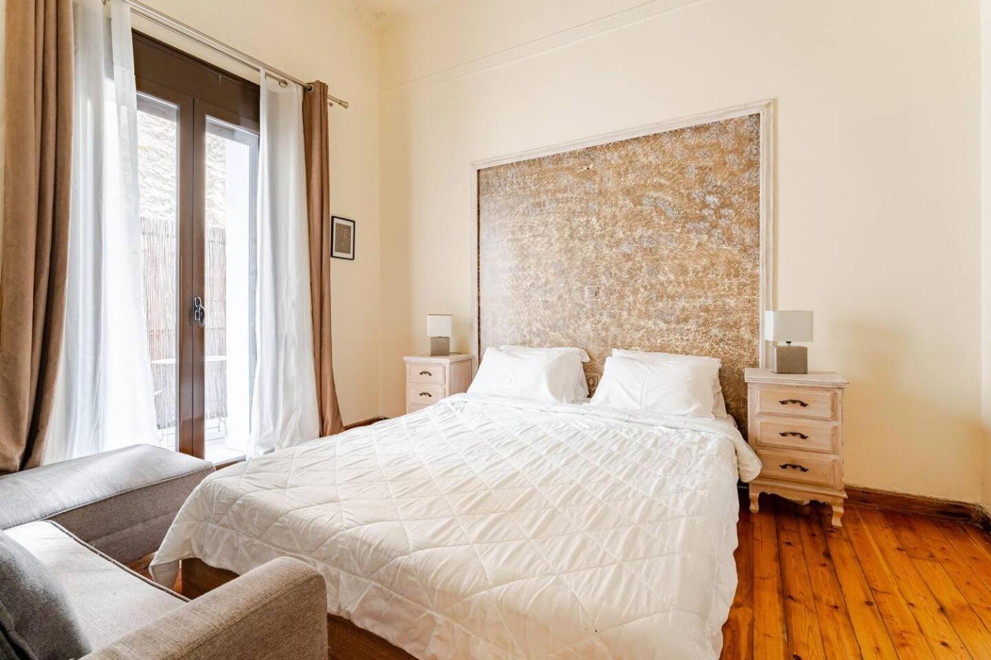 John's Athenian Beauty 45m2 , Metro 7'
