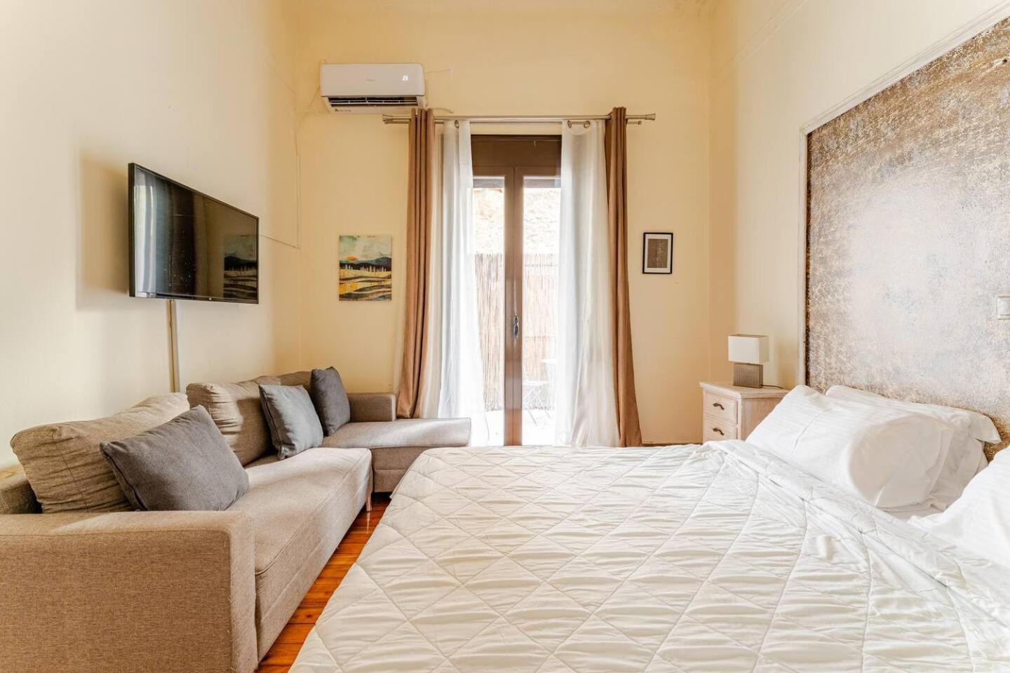 John's Athenian Beauty 45m2 , Metro 7' Apartment Athen